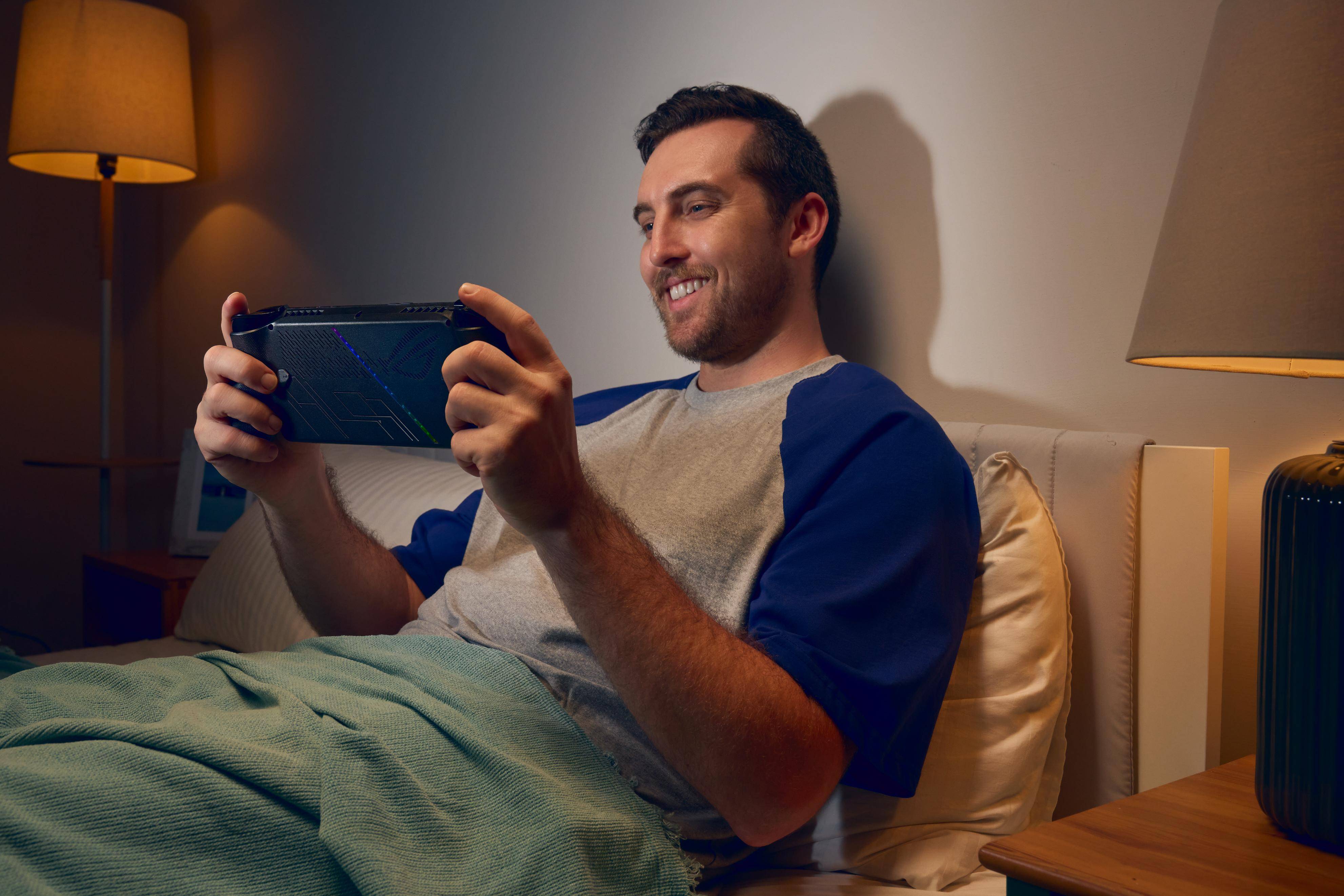 价格终于来了：首发仅6499元解锁主机级体验！j9九游会(中国)网站ROG XBOX 掌机X(图6)